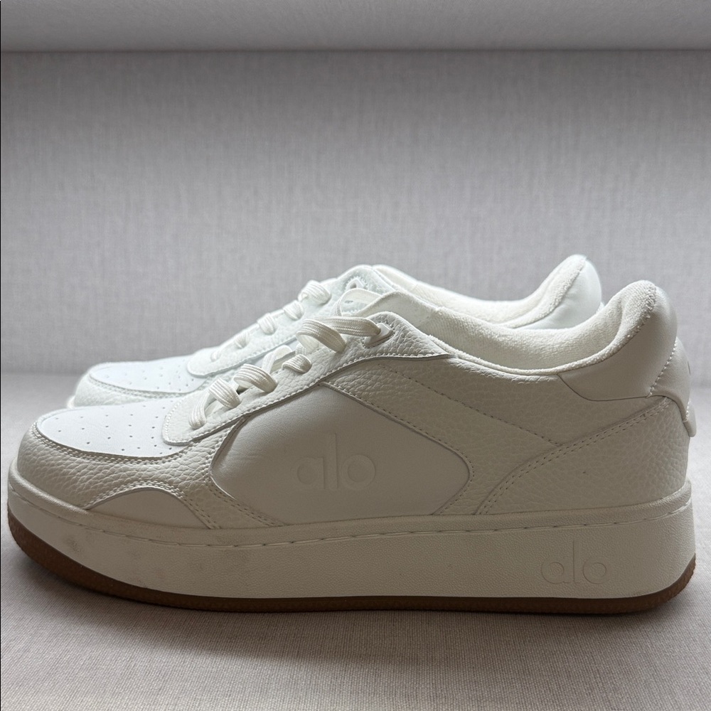ALO Yoga Cream Athletic Shoes